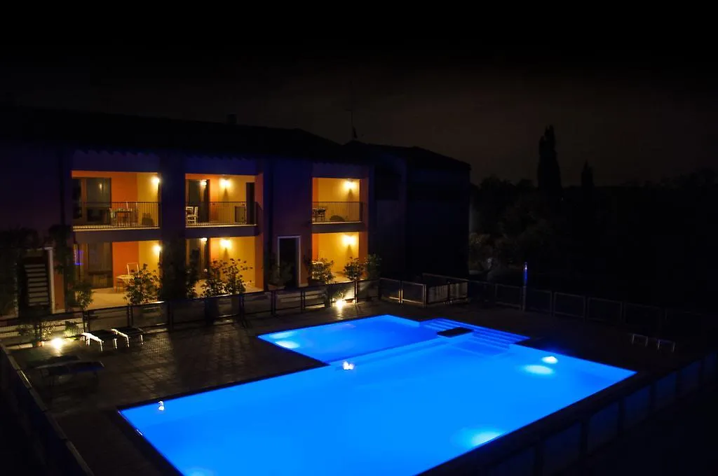 Aparthotel Agriturismo Ai Tre Fienili Ponti sul Mincio Italy